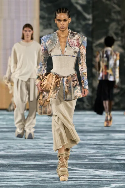 Look 27